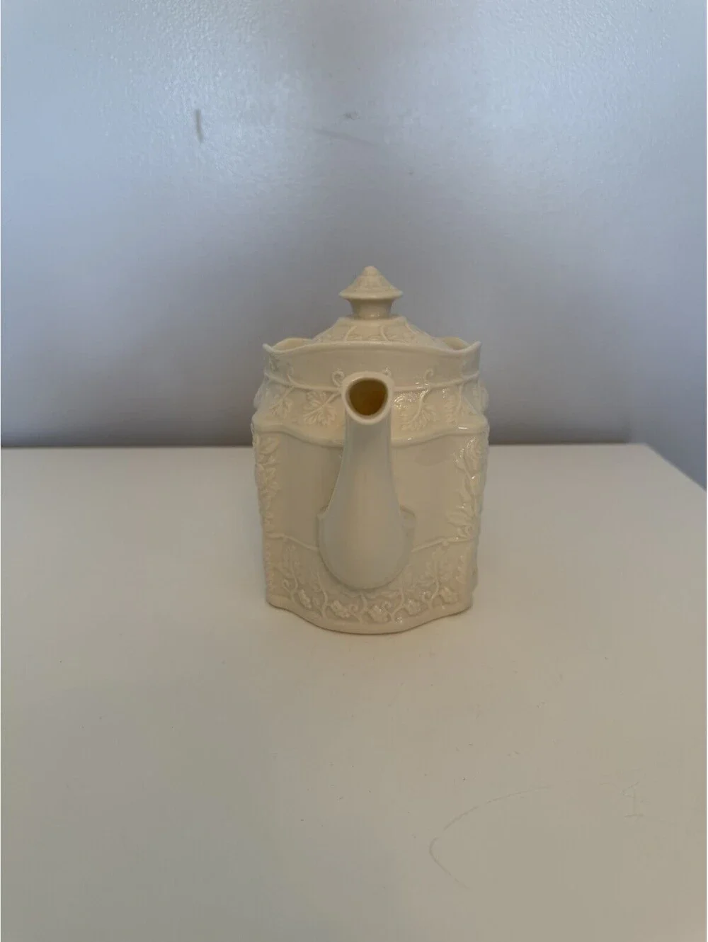 I. GODINGER & CO Ivory Cream Teapot  Embossed Porcelain Cherubs Roses Grapes EUC